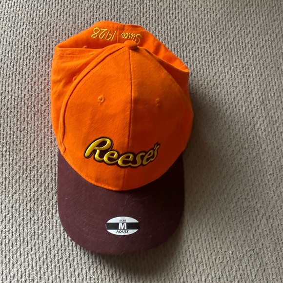 I am selling a Reesie‘s hat, size medium adults that is orange, brown, - Picture 1 of 5